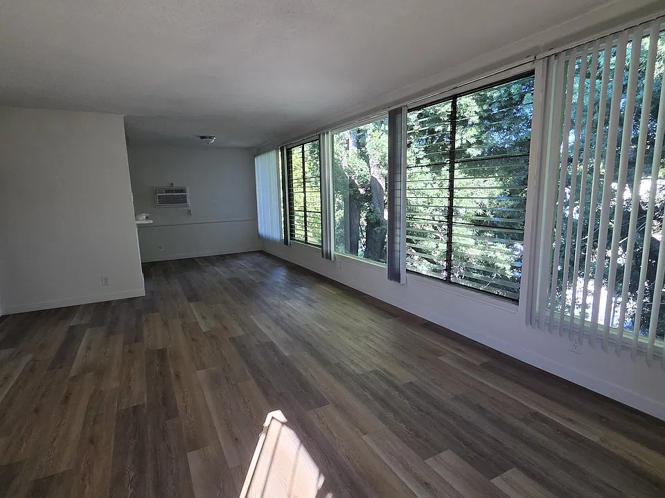 4919 Cahuenga Blvd