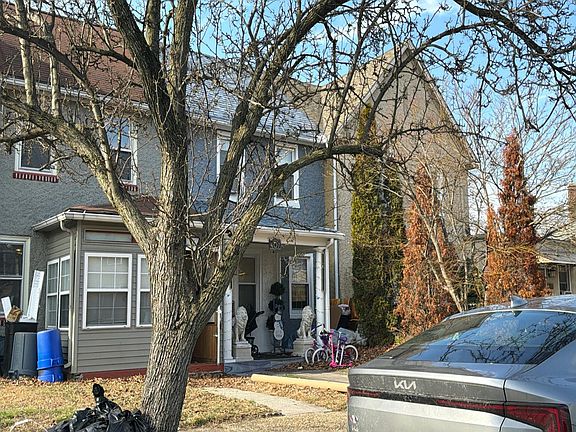 3rd image of 407 Paris Ave