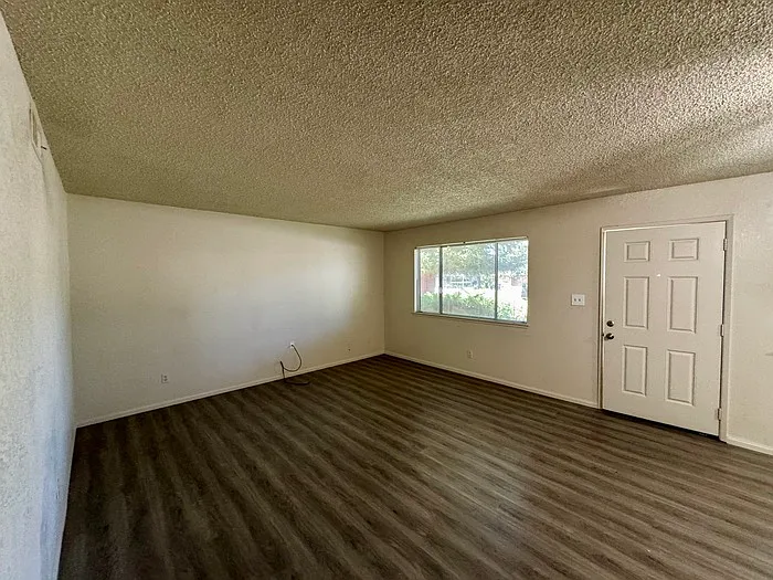 2 bed, 1.0 bath, 795 sqft, $1,600 — Photo 3