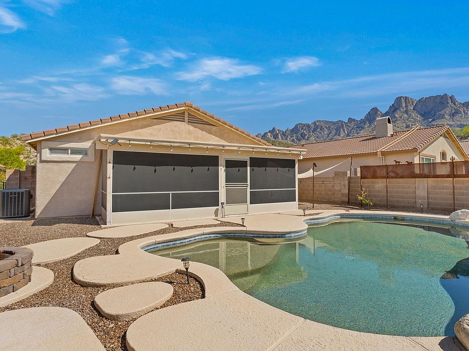 Pool to mtn: This is how the Romero Pool house earned its name. You can hike out the back of the property to the Romero Pools into Catalina State Park or just hang out in your own private pool looking at Pusch Ridge. 
*Weekly pool maintenance included in