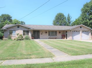 820 Mayo St, Carlinville, IL