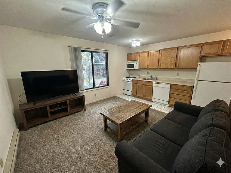 134 E Johnson St #305 — Photo 2