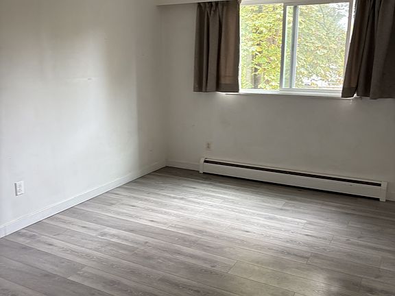 5th image of 11901 222nd St