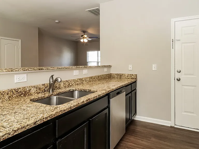 2541 Meadow Crossing Dr — Photo 8