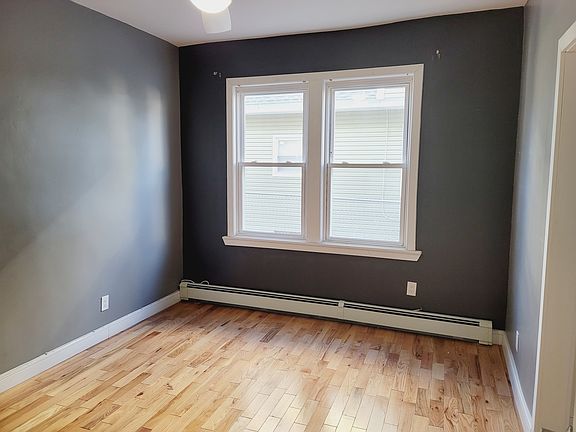 3rd image of 153 Isabella Ave #1
