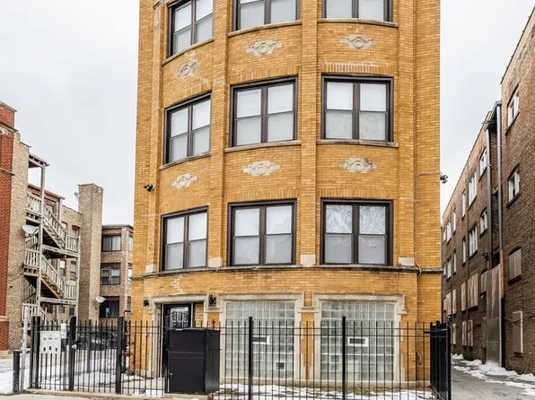 6711 S Paxton Ave, Chicago, IL 60649