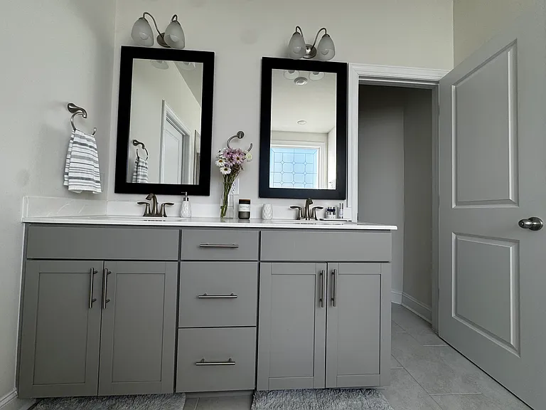 Master Bathroom
1st floor