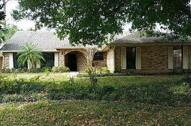 1st image of 4 Pine Glen Dr