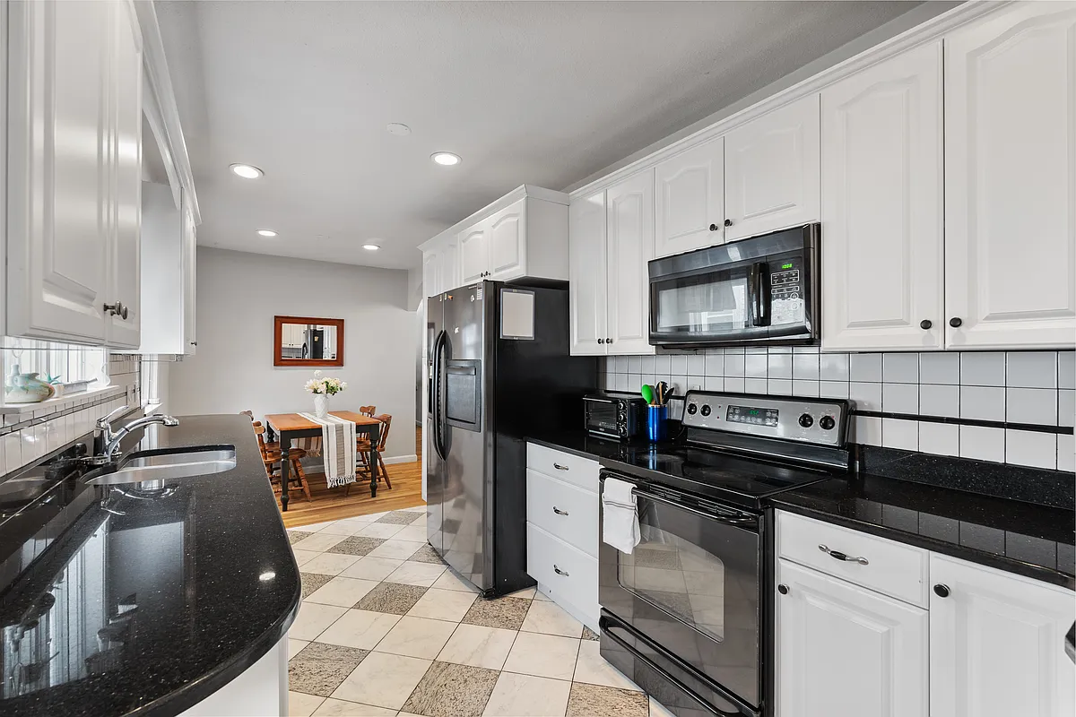 Building Photo - 282 Boston Ave #1