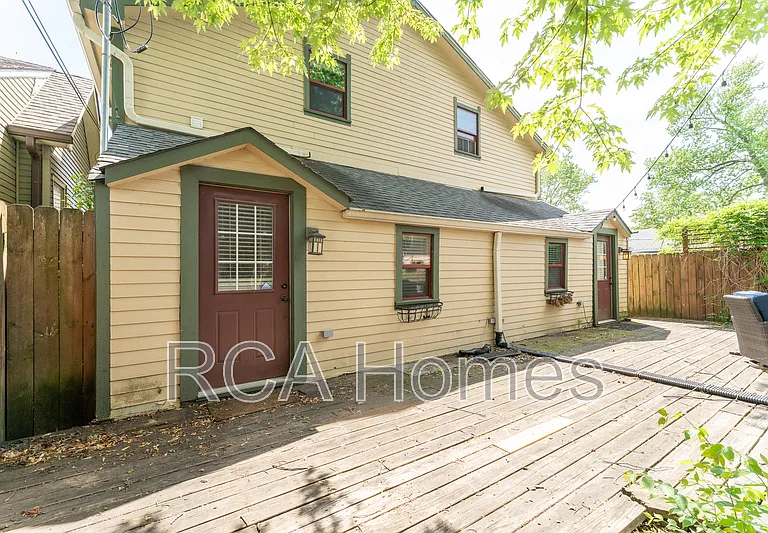 918 Prospect St — Photo 12