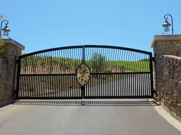 18570 Black Rd, Los Gatos, CA 95033