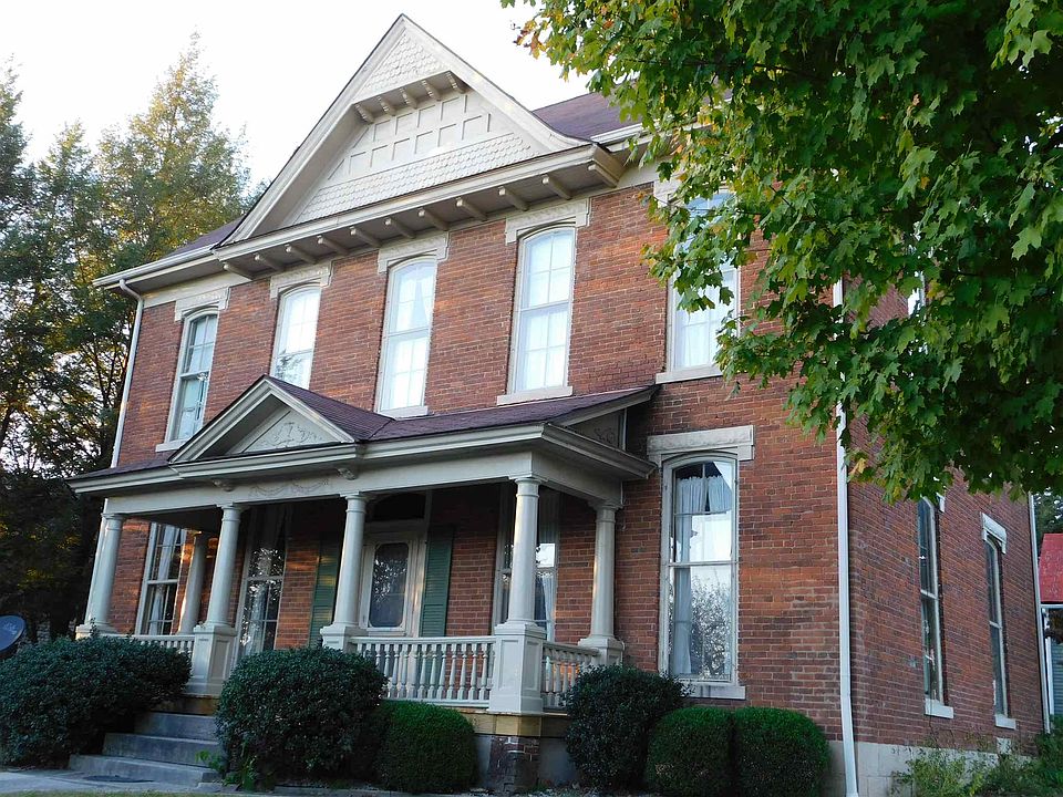 1st image of 206 E Poplar St