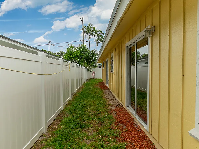 6130 Francis St — Photo 24