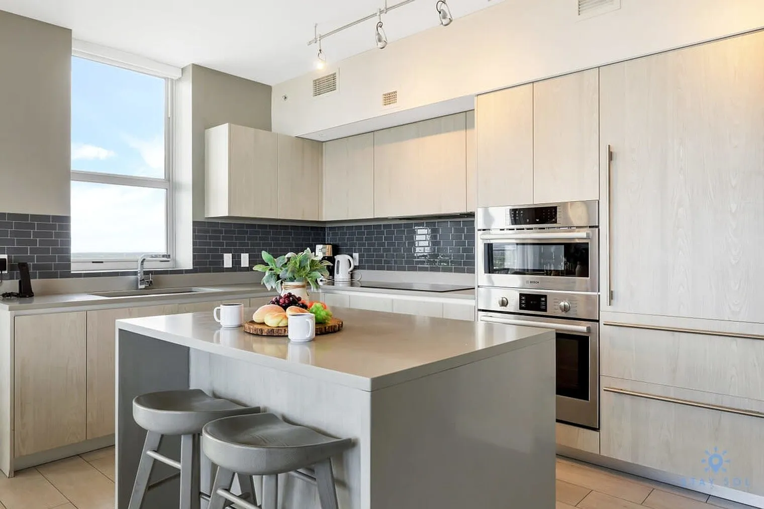 3 bed, 2.0 bath, 1485 sqft, $8,173 — Photo 4
