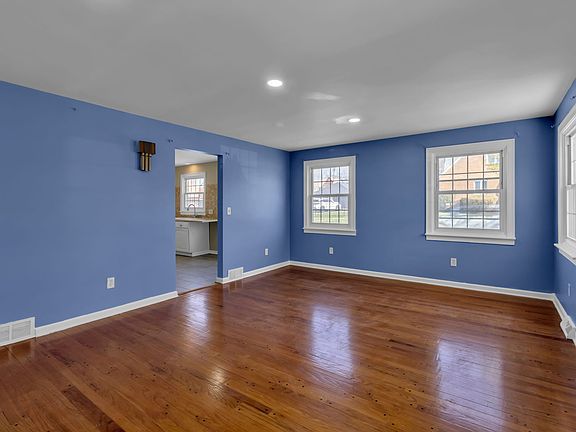 4th image of 222 S Roycroft Blvd