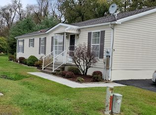9 Clover Ln, Belvidere, NJ 07823