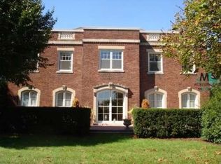 331 Lake Shore Rd, Grosse Pointe Farms, MI 48236