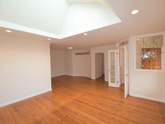 5th image of 670 Panchita Way