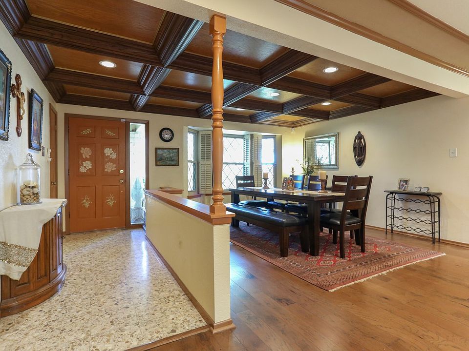 foyer/dining