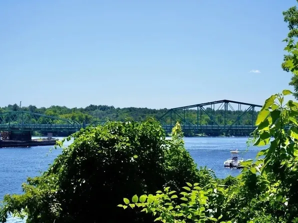 2 River Rd, Merrimac, MA 01860