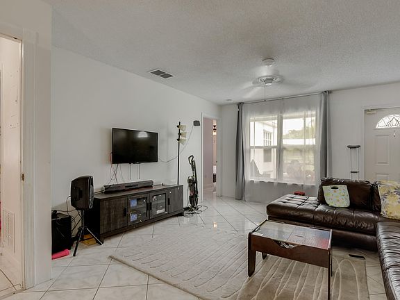 5th image of 5543 Pebble Brook Ln