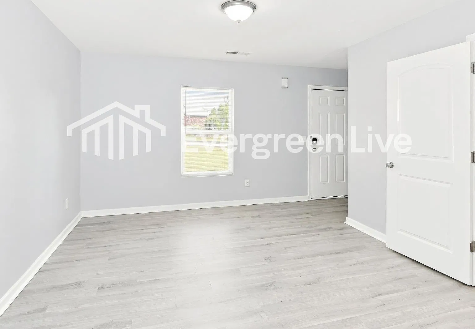 3 bed, 1.5 bath, 1000 sqft, $1,045 — Photo 4