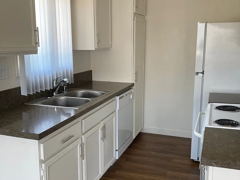 10500 Moorpark St #12 — Photo 10