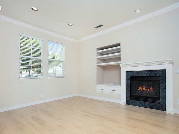 3rd image of 61 Bluff Cove Dr