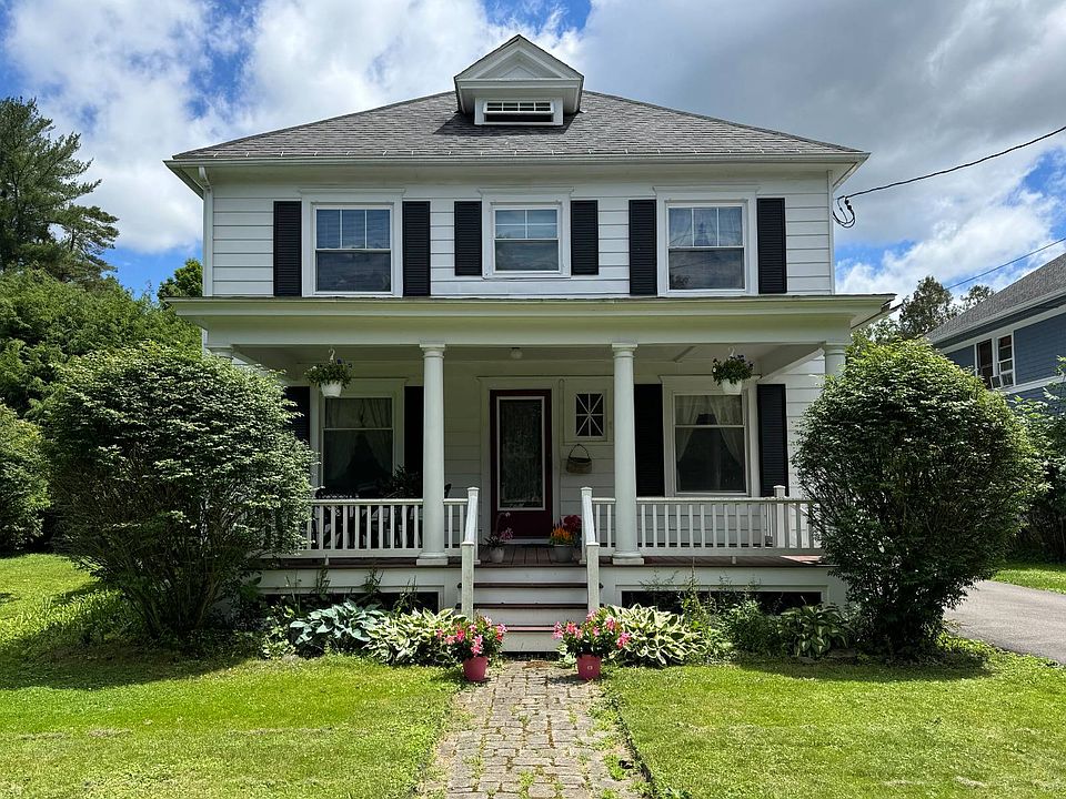 1st image of 107 Pioneer St