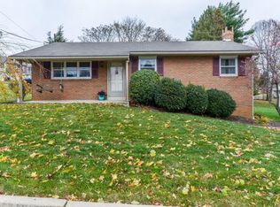 25 Meadow Valley Rd, Ephrata, PA 17522