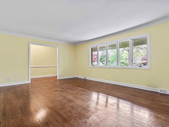 5th image of 2314 W 71st St