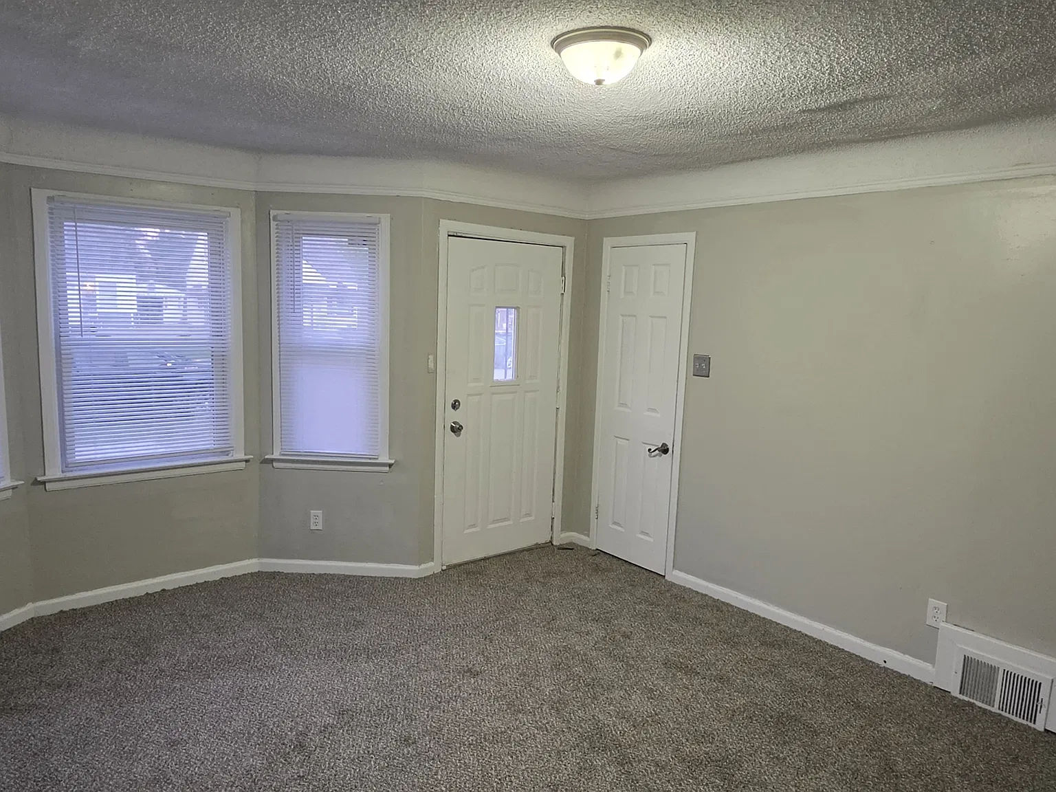 8252 Grandville Avenue - 1 — Photo 4