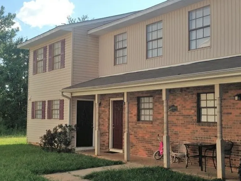 Colonial Gardens Apartments — Photo 4