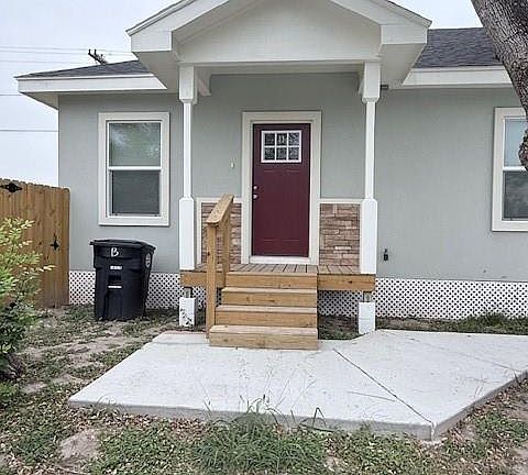 3rd image of 109 W Esplanada St #B