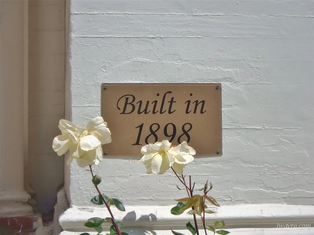 Beautifully renovated turn-of-the-century Victorian flat — Photo 2