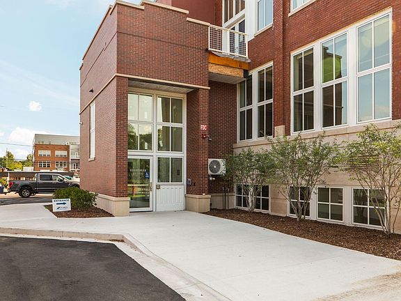 3rd image of 400 Webster St #2B