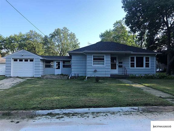 2nd image of 905 1st St SE