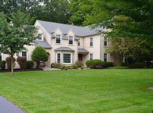 11 County Clare Ln, Niskayuna, NY 12309