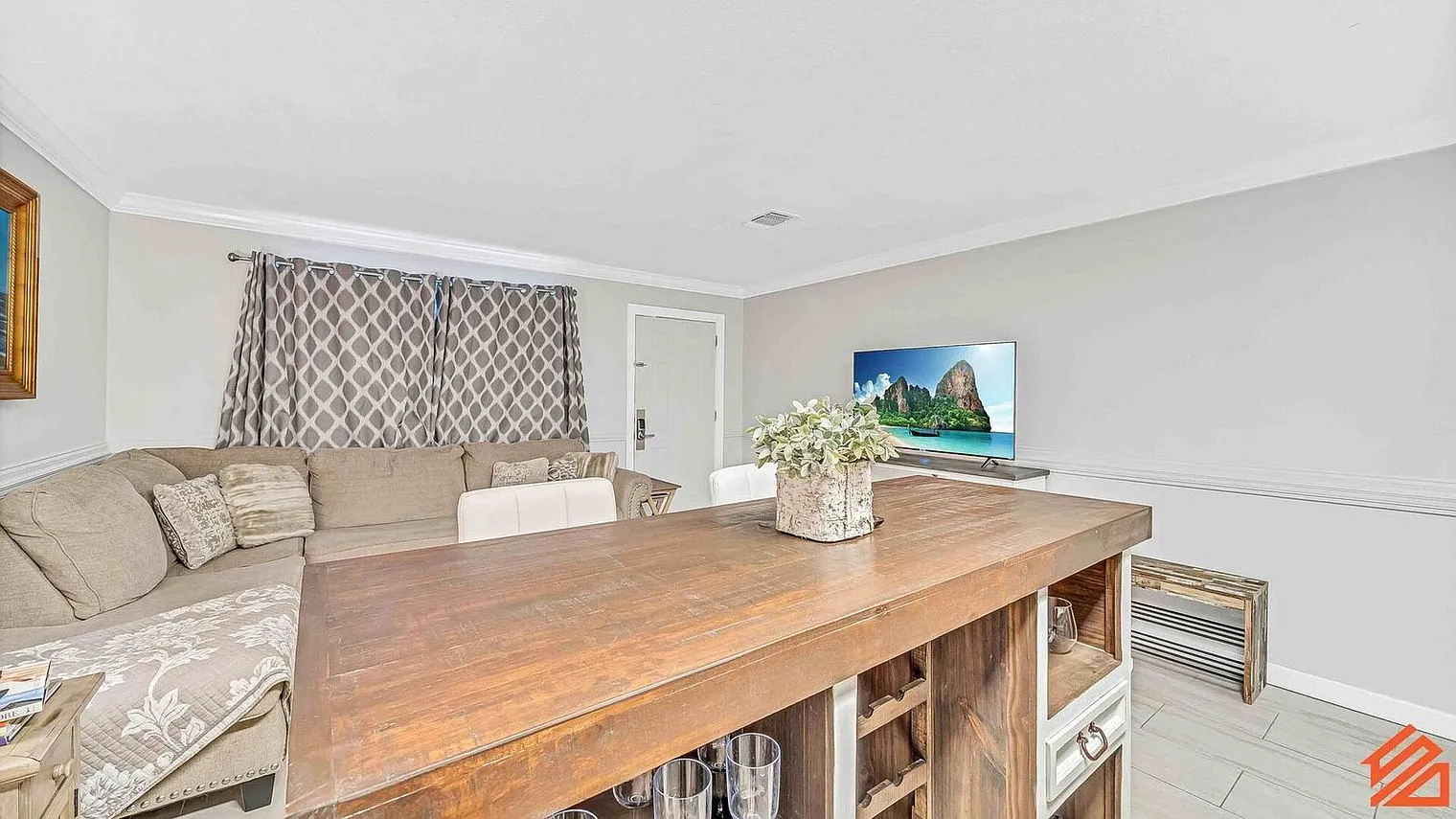 1 bed, 1.0 bath, 6200 sqft, $1,769 — Photo 2