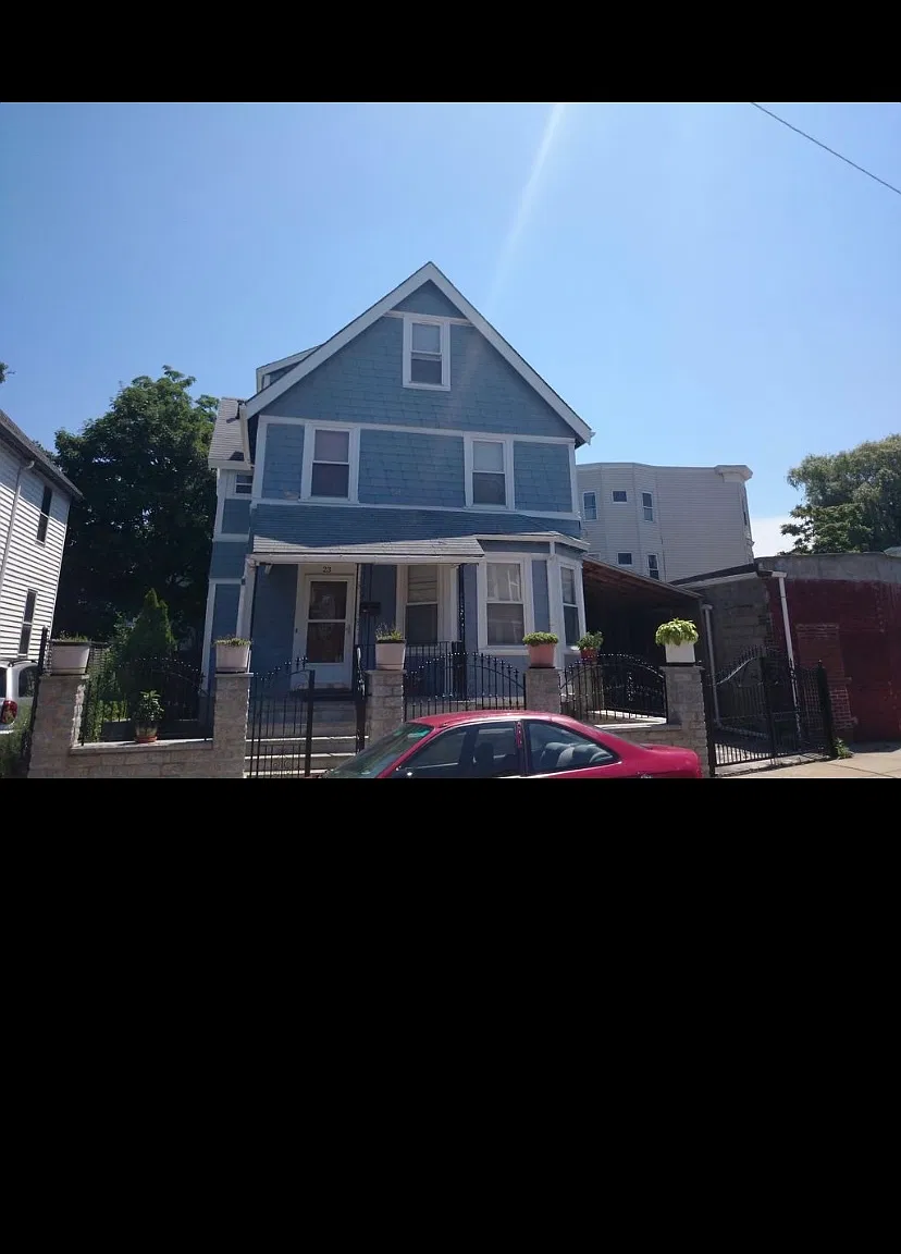 23 Eastman — Photo 4