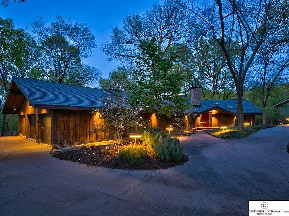 2nd image of 405 N Martin Dr
