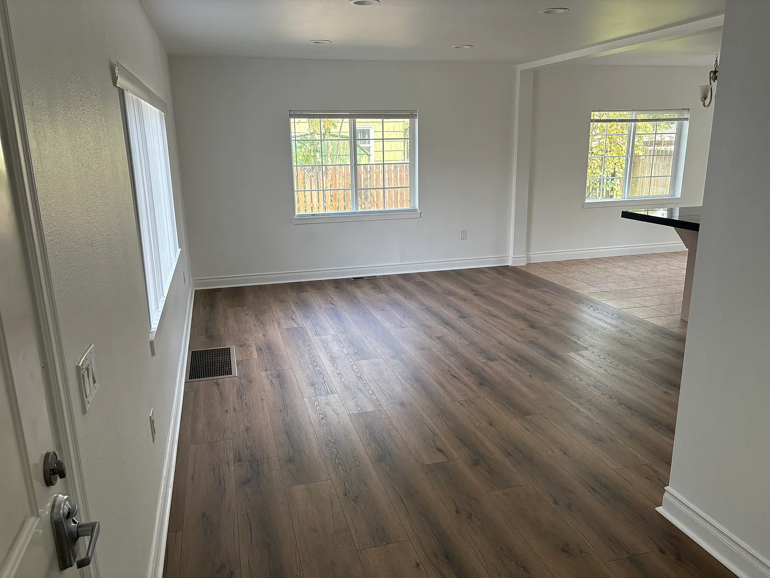 3 bed, 1.5 bath, 2350 sqft, $2,000 — Photo 1