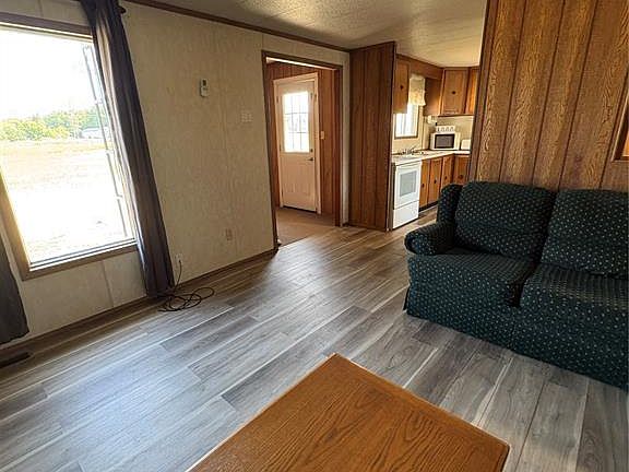5th image of 148 Railway AVENUE