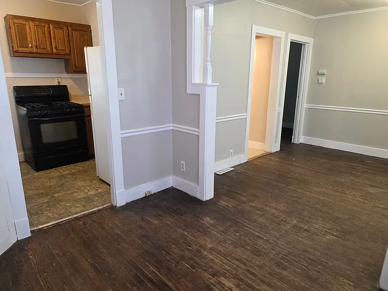 1213 E Donald St — Photo 7