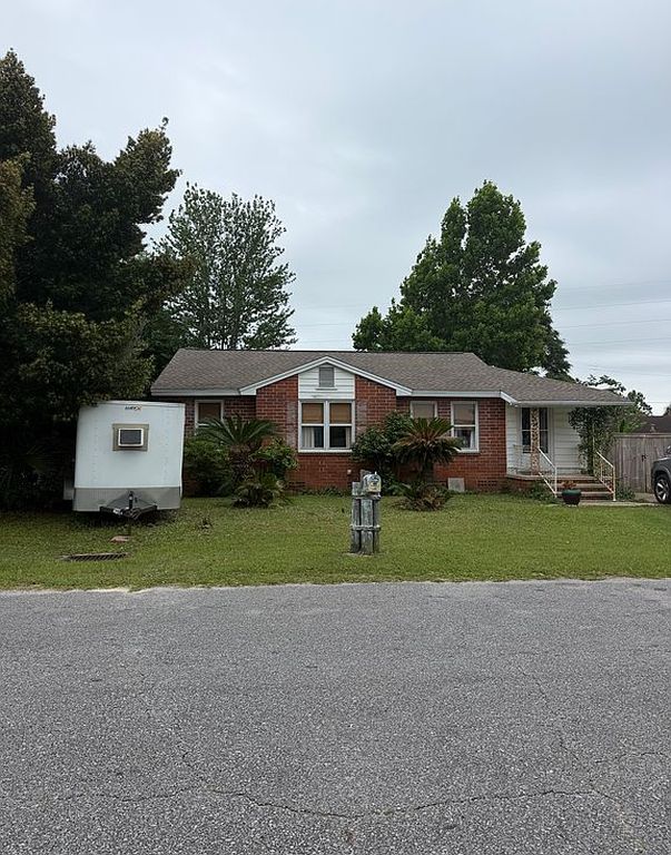 215 Berry Rd - Property Image