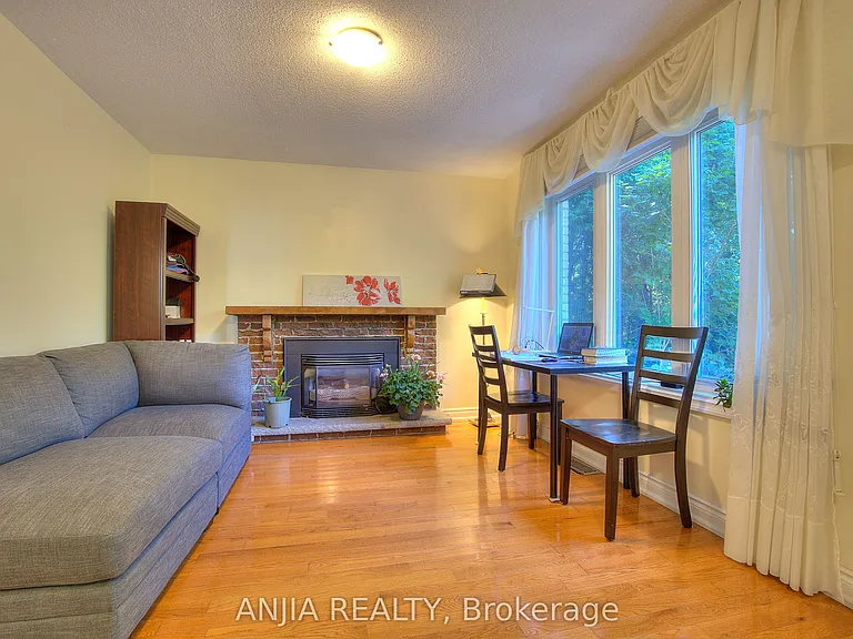 6 Bellbury Cres #Yard 1b — Photo 4
