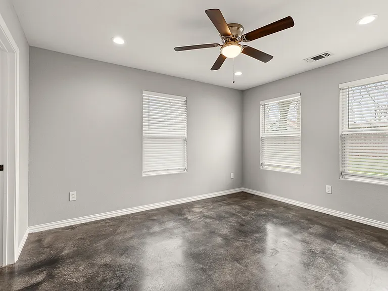933 Rice St — Photo 1