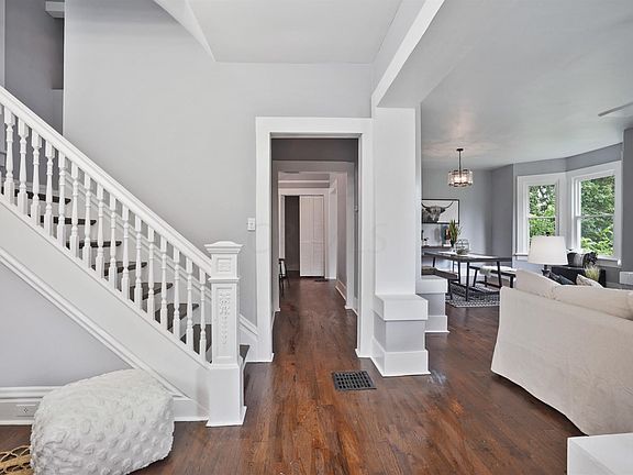 3rd image of 1550 Richmond Ave
