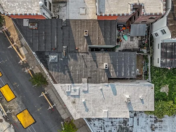 681 Rhinelander Avenue image 26 of 29