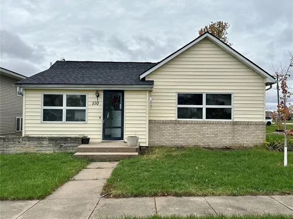 110 Cherry St, Van Horne, IA 52334